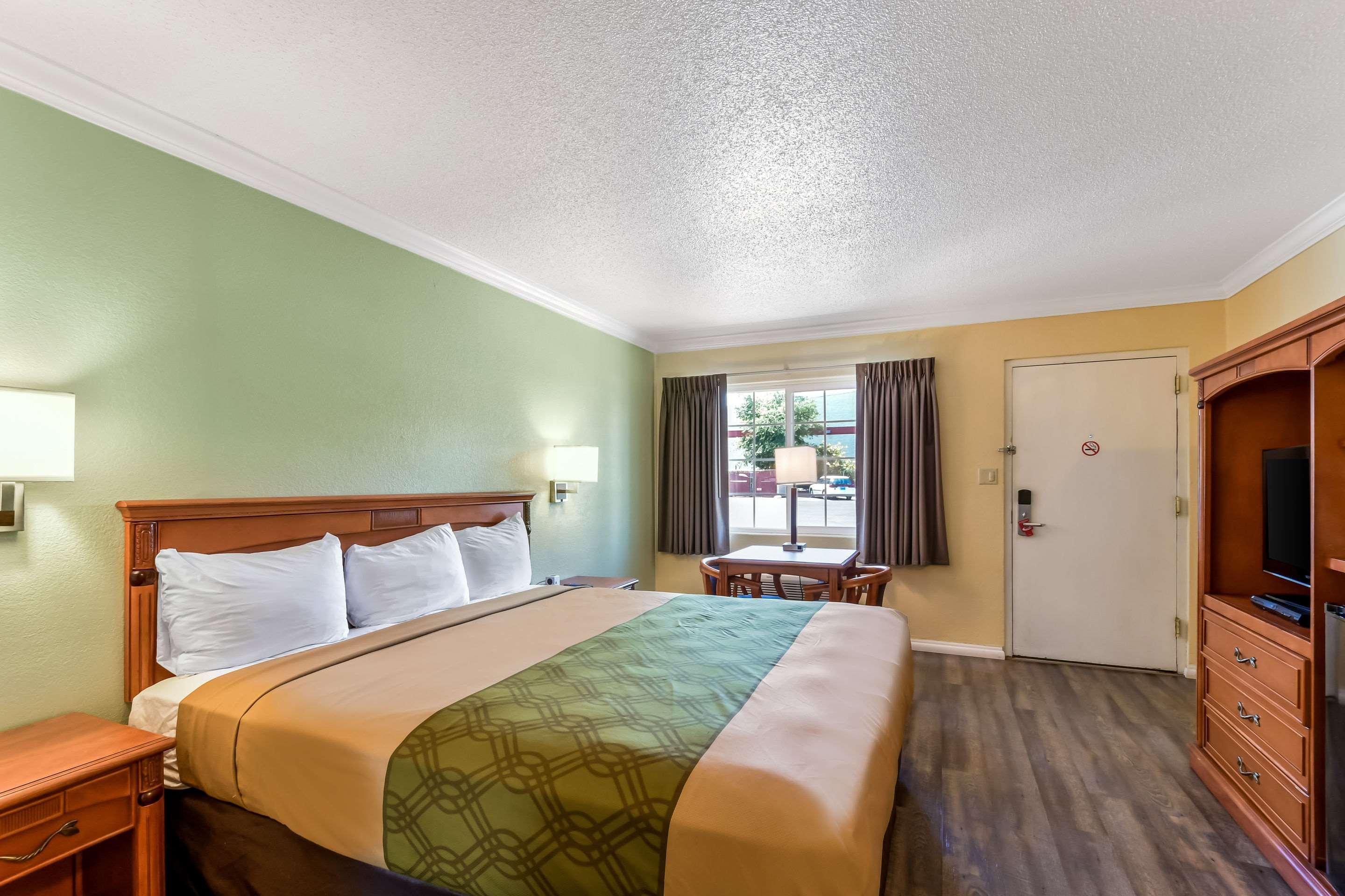 Econo Lodge Woodland Near I-5 Buitenkant foto